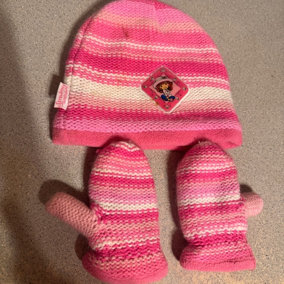 Strawberry Shortcake Other - Vintage strawberry shortcake mitten and hat set girls